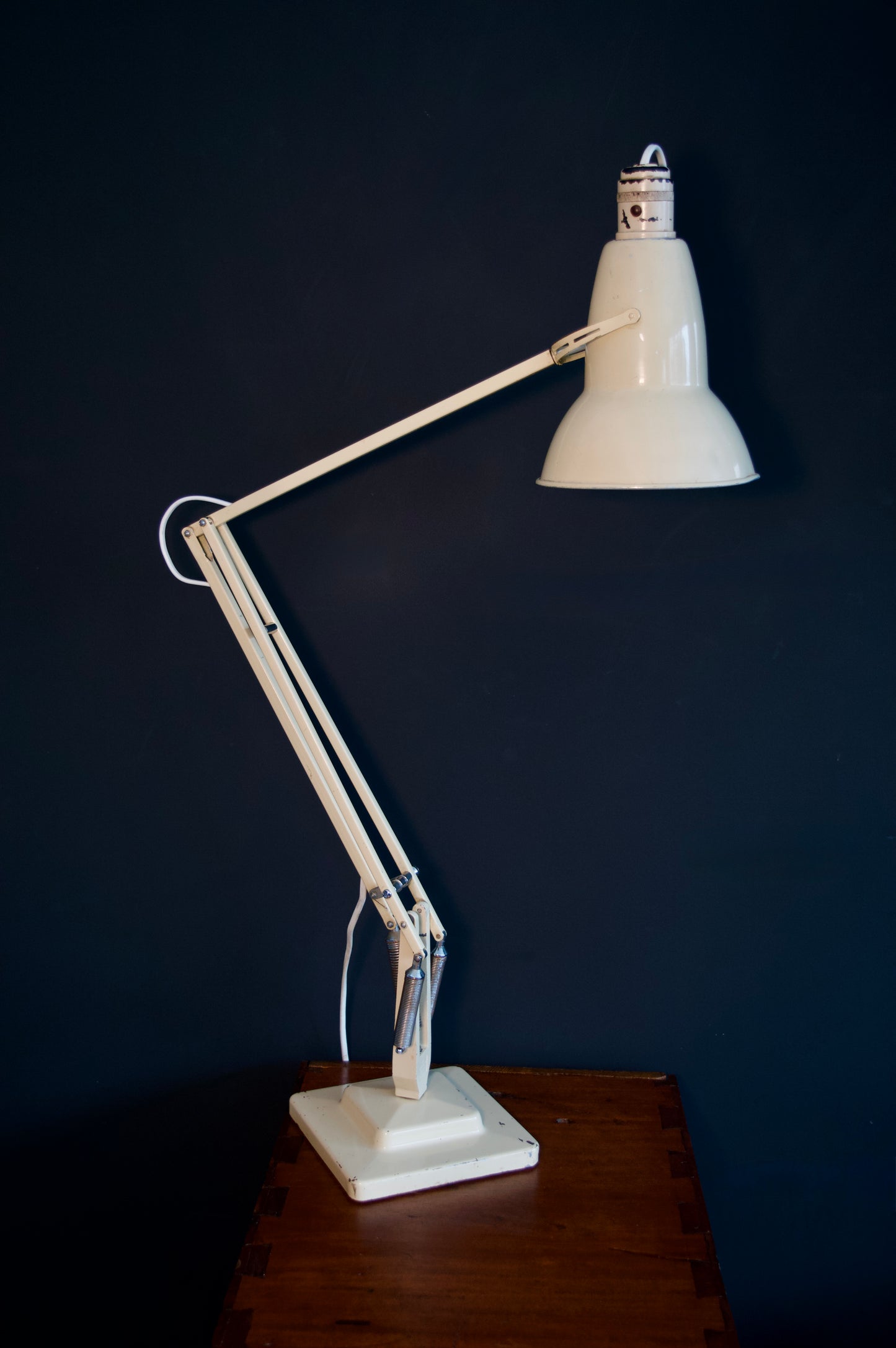 Cream Herbert Terry anglepoise model 1227 lamp