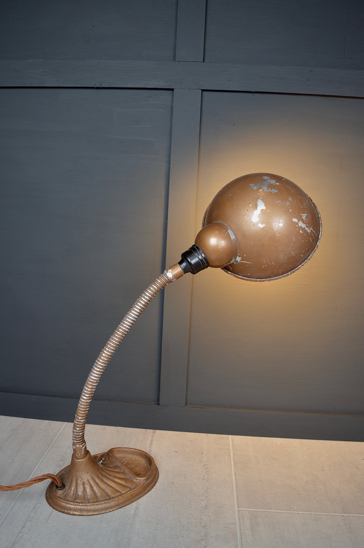 Supreme gooseneck lamp