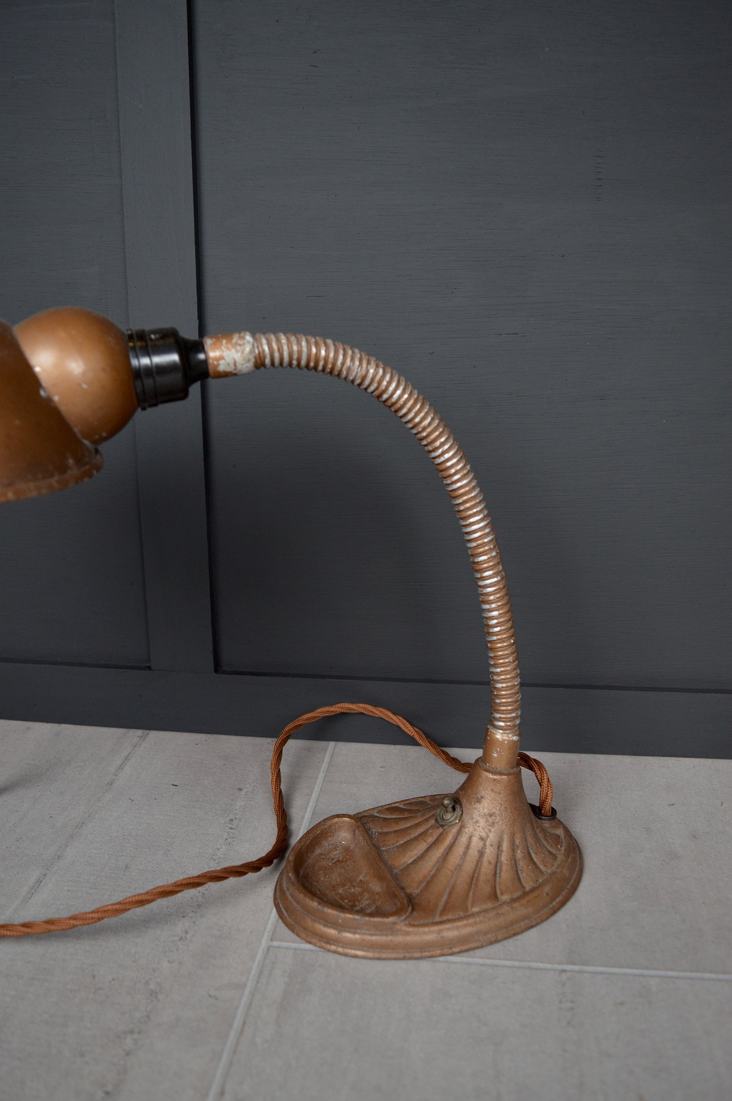 Supreme gooseneck lamp