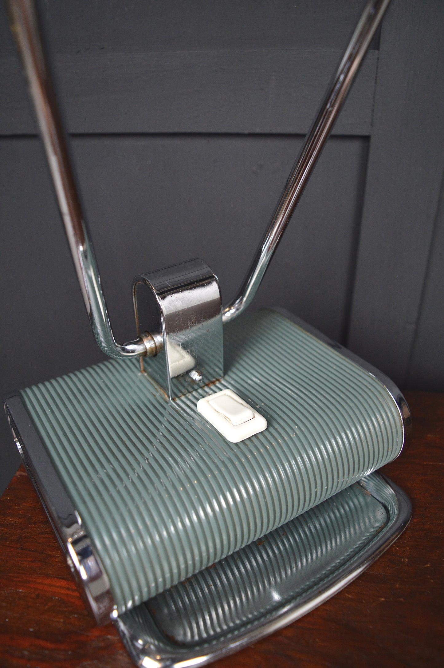 Eileen Grey ‘Jumo 71’ desk lamp