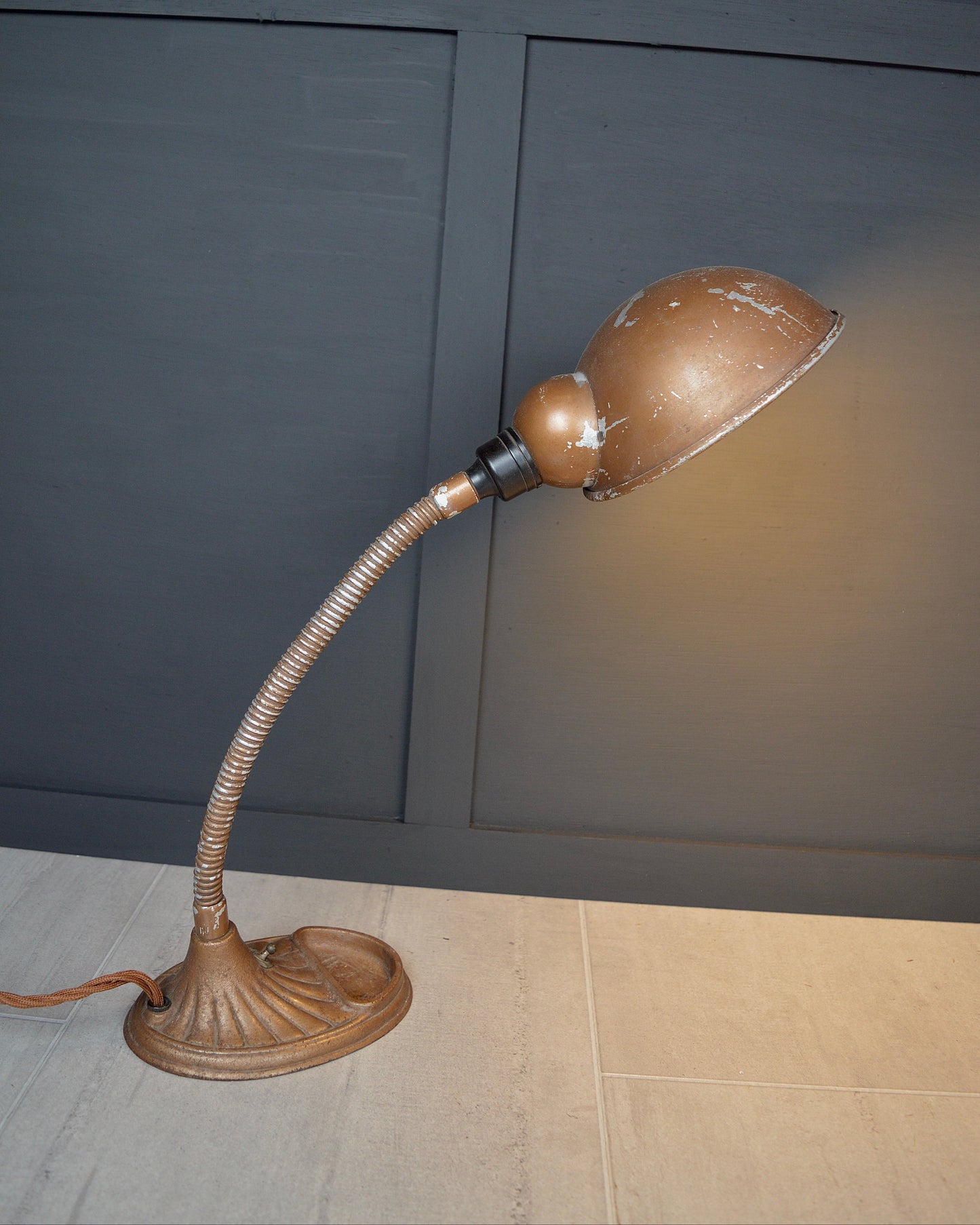 Supreme gooseneck lamp