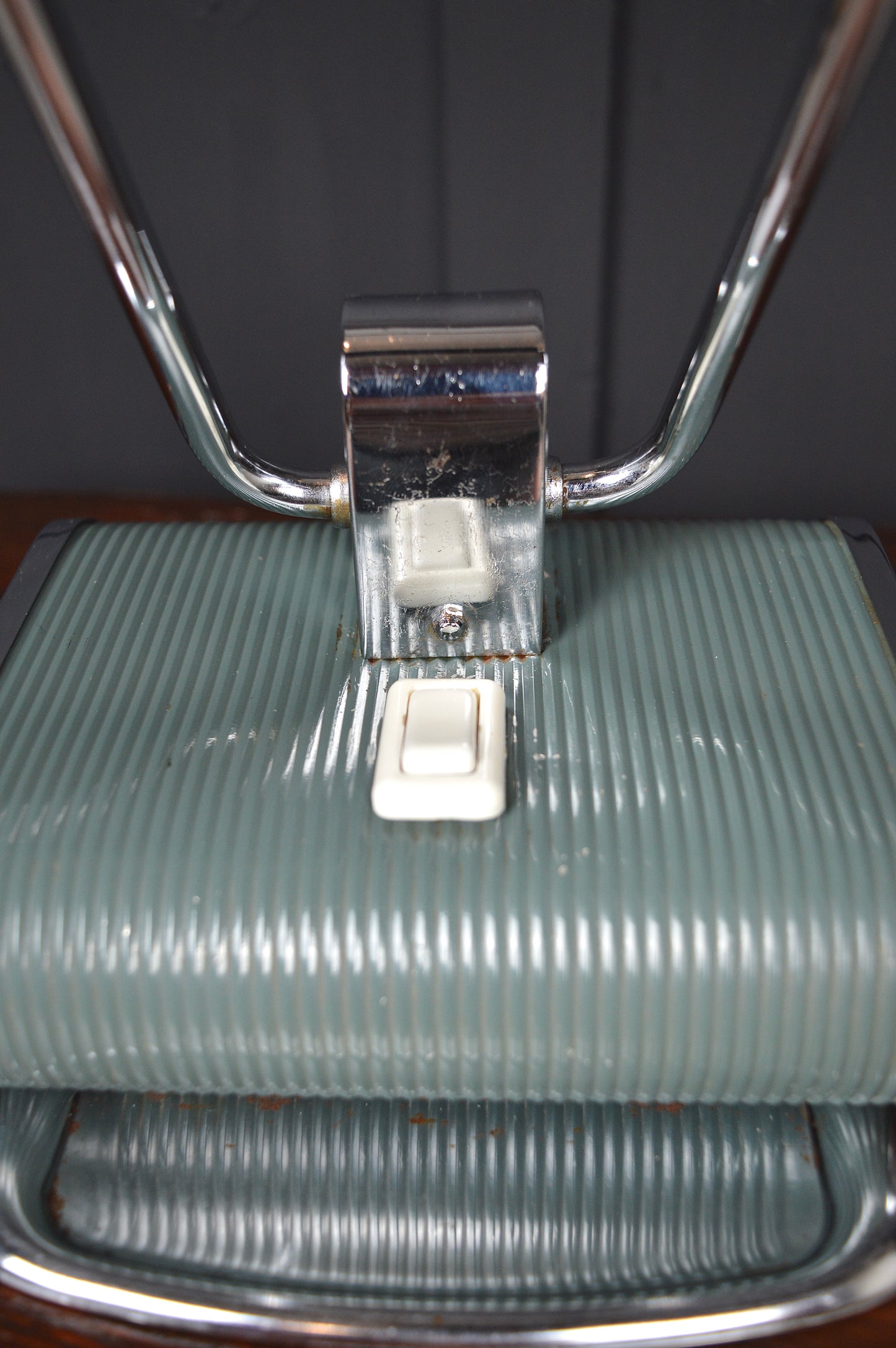 Eileen Grey ‘Jumo 71’ desk lamp