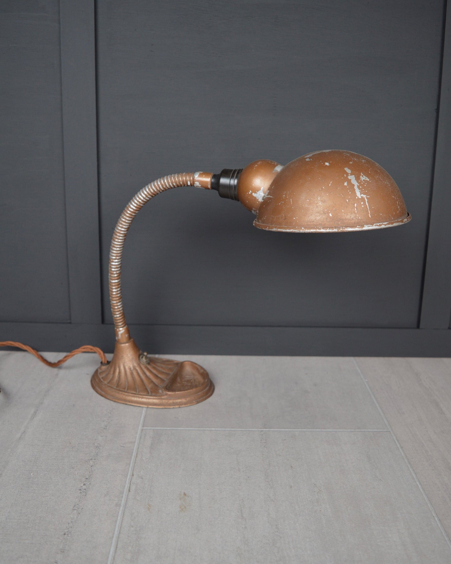 Supreme gooseneck lamp