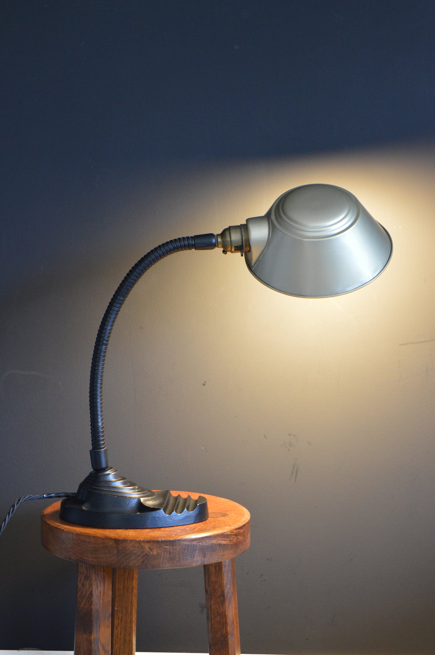 1930s Aladdin MFG Gooseneck lamp