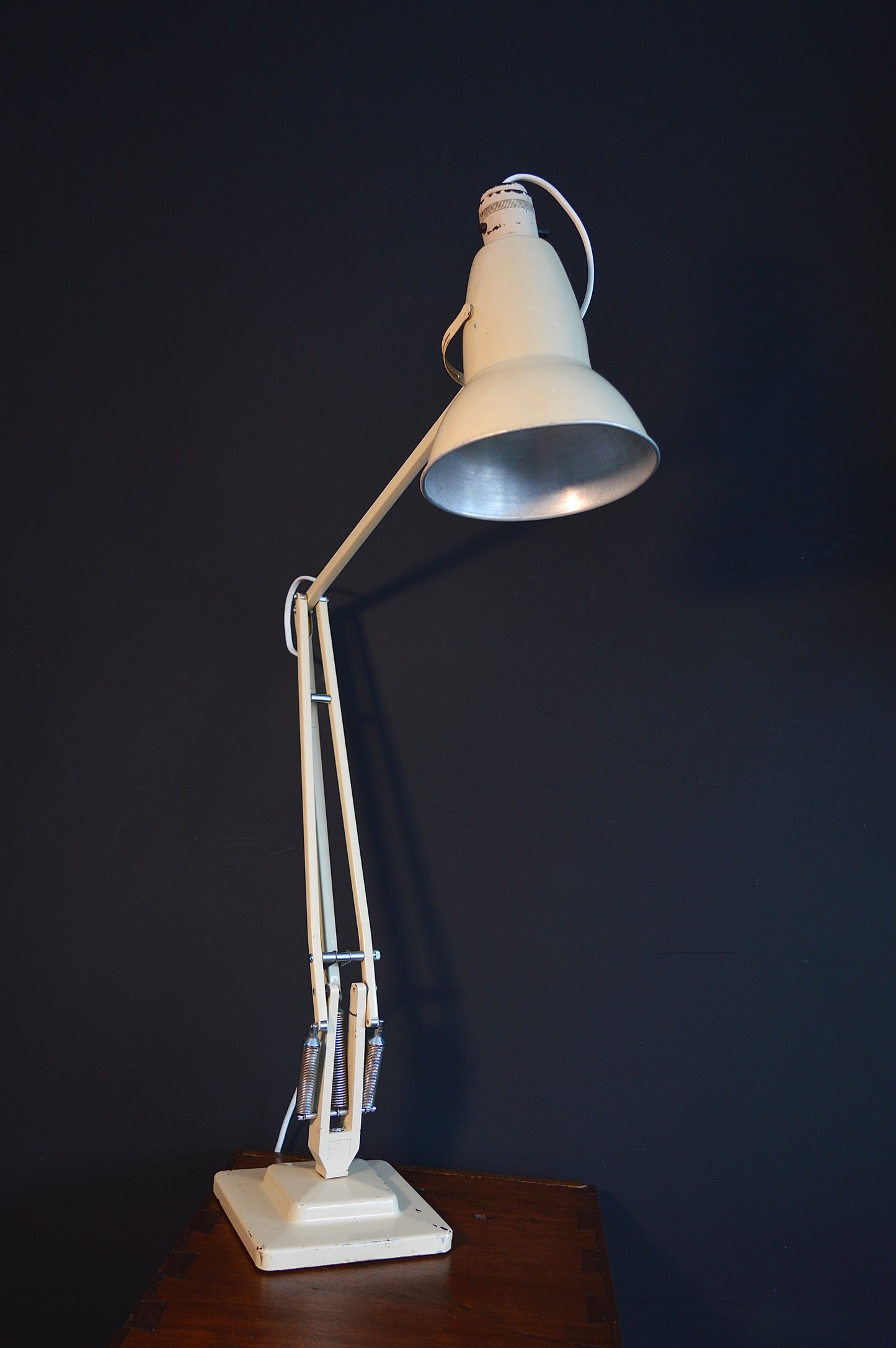 Cream Herbert Terry anglepoise model 1227 lamp
