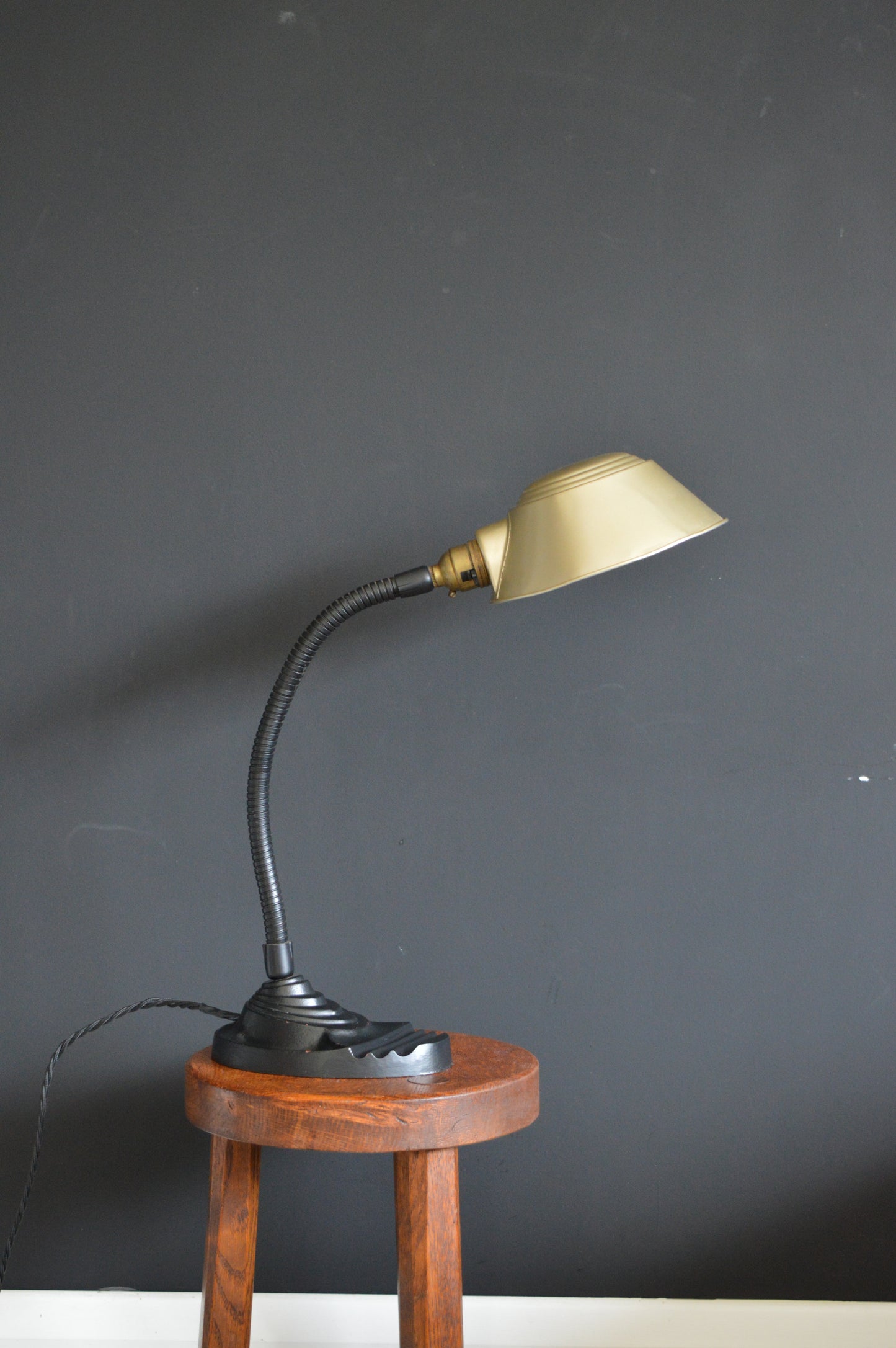 1930s Aladdin MFG Gooseneck lamp