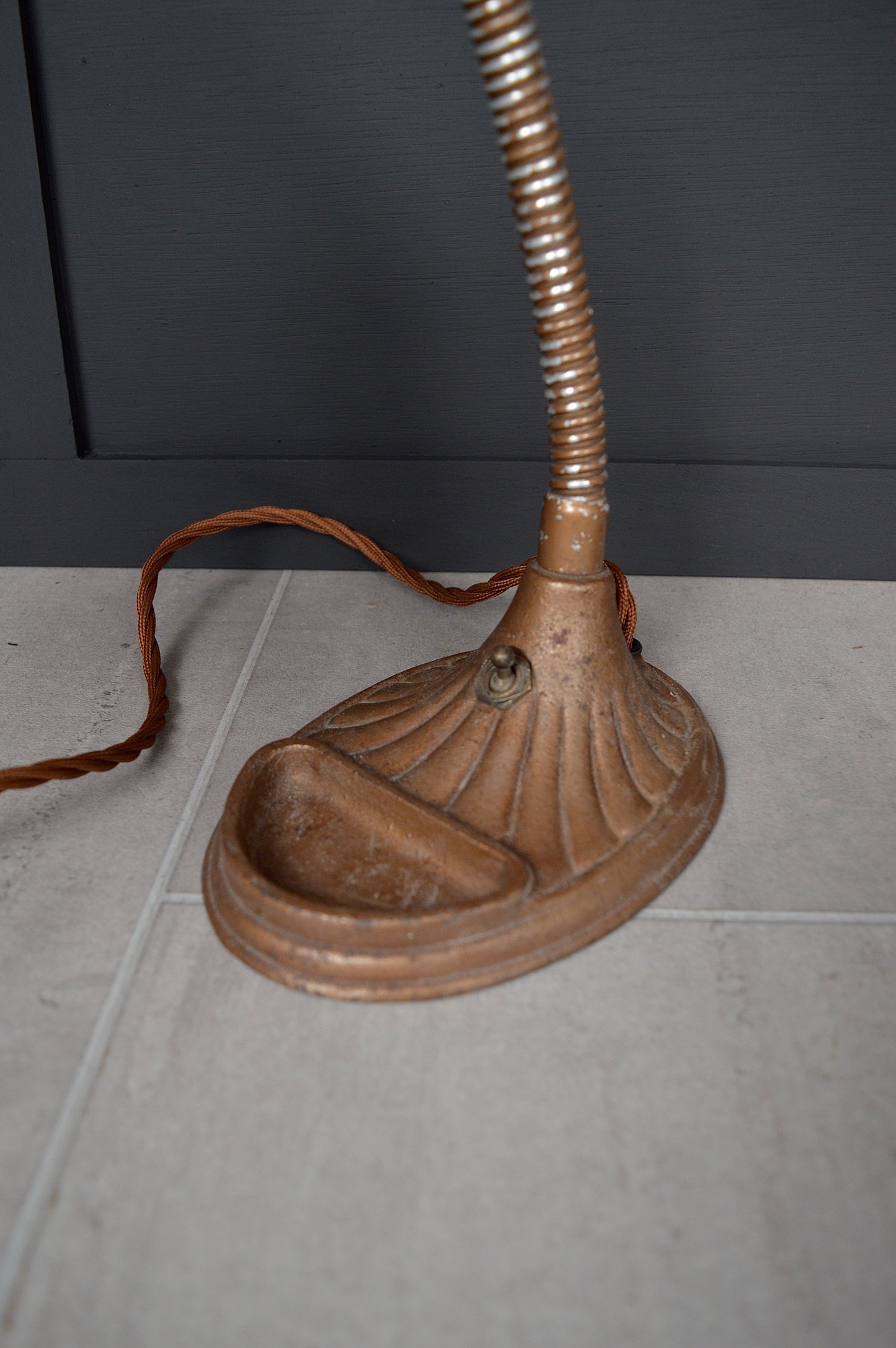 Supreme gooseneck lamp