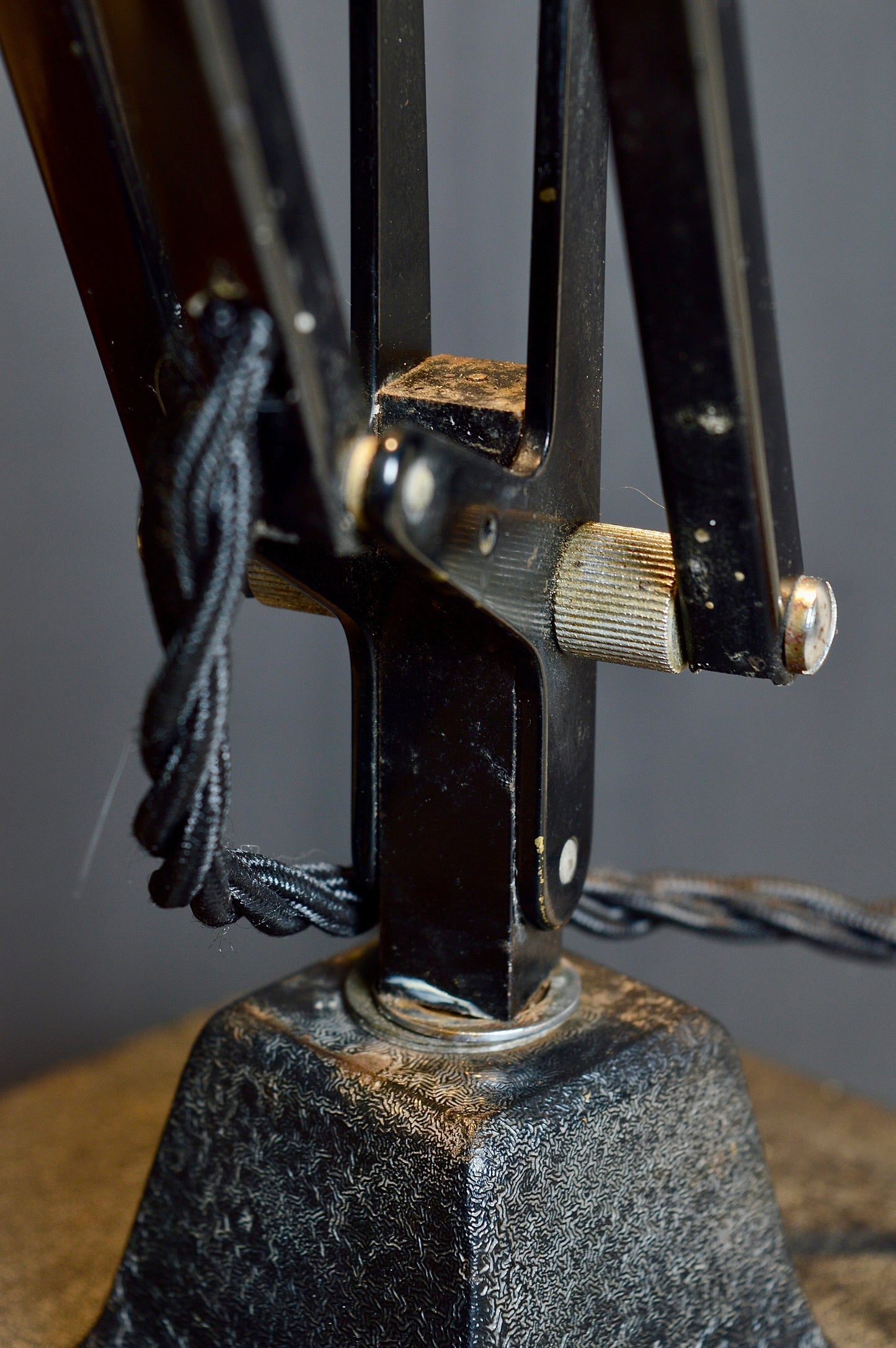Black Herbert Terry model 1209 anglepoise lamp (Circa 1930s)