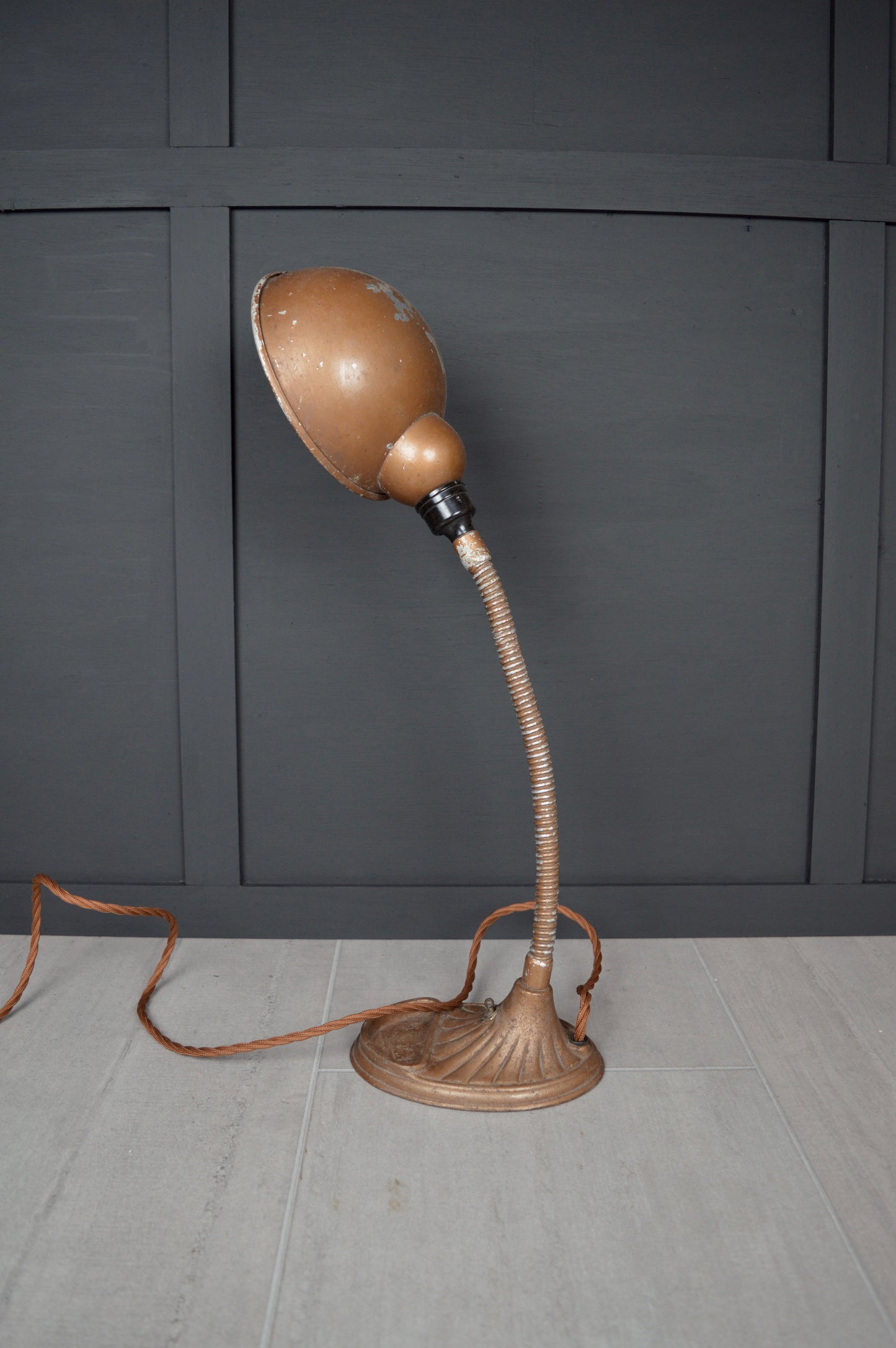 Supreme gooseneck lamp
