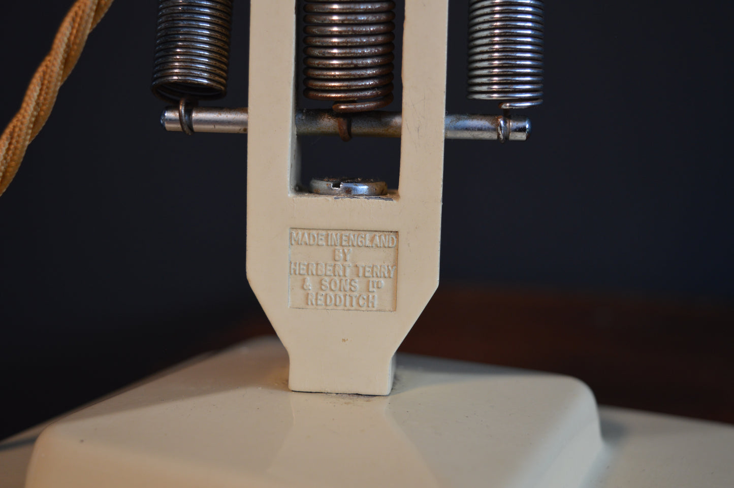 Cream Herbert Terry anglepoise model 1227
