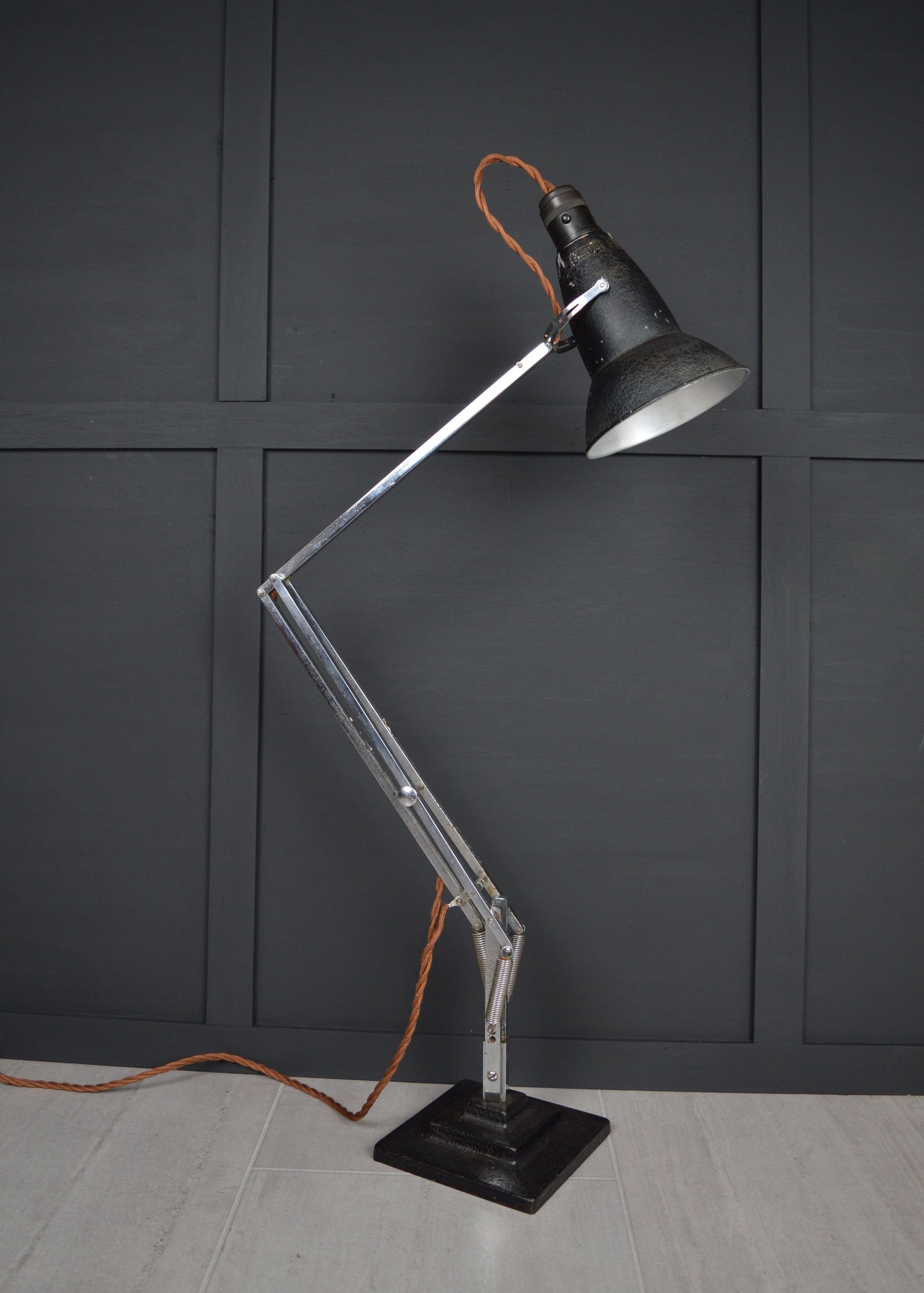 1930s Black 3 step anglepoise 1227 lamp front