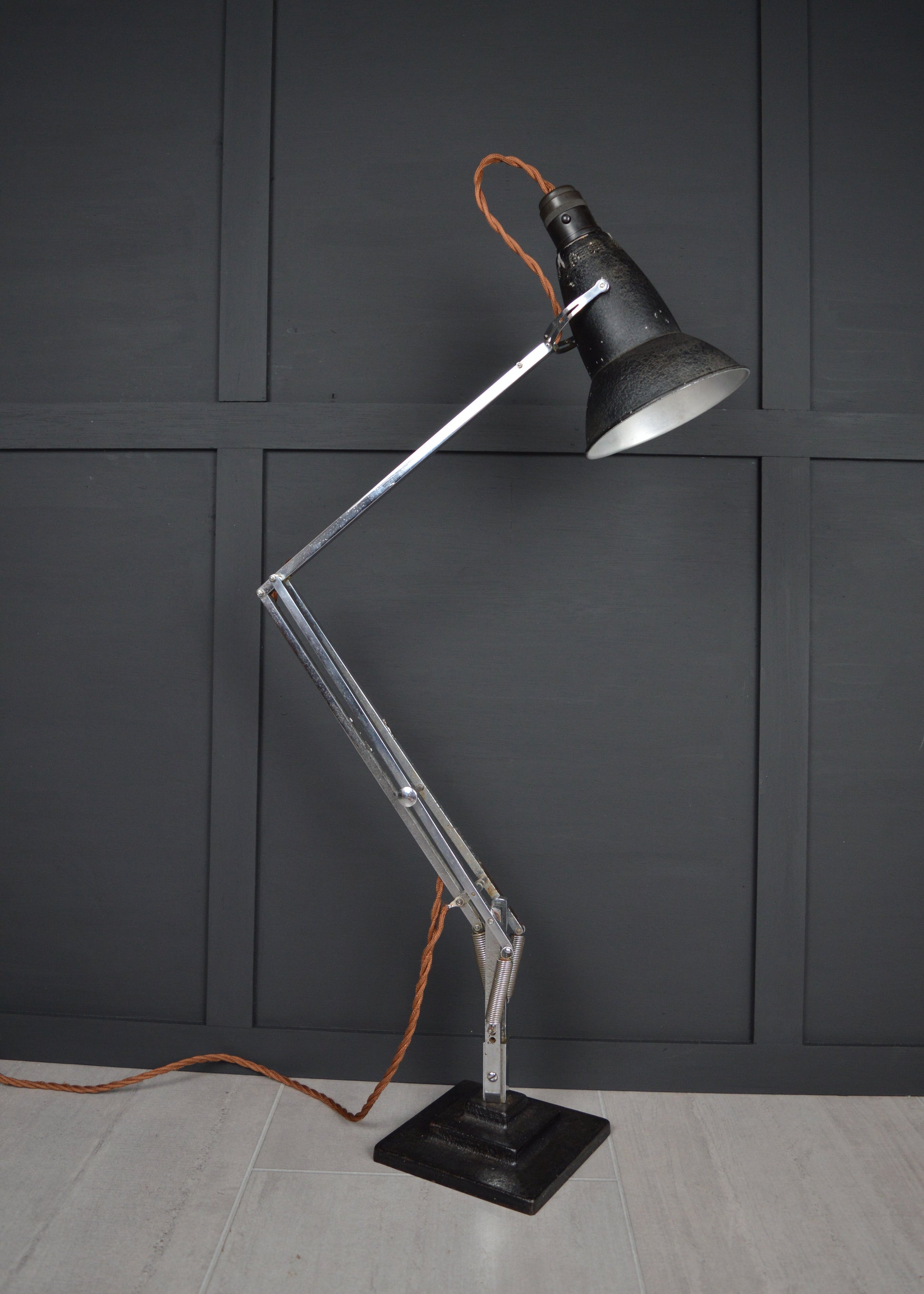 1930s Black 3 step anglepoise 1227 lamp front